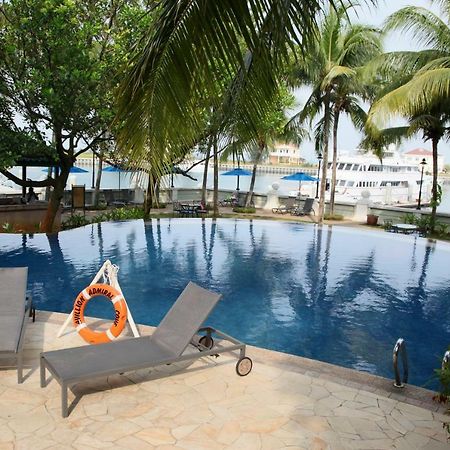 Отель Avillion Admiral Cove Порт-Диксон Экстерьер фото